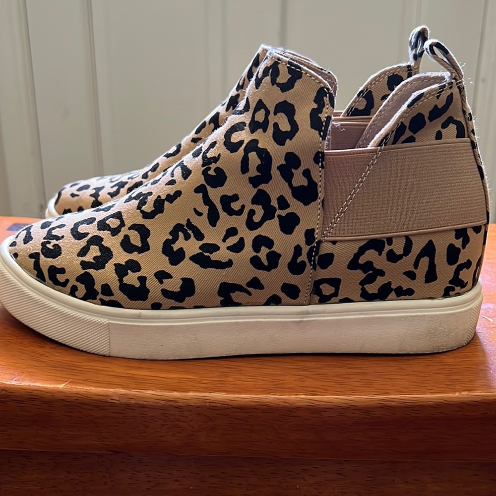 Leopard wedge sneaker. Size 7